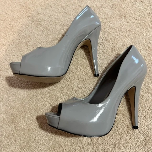 Jessica Simpson, grey open toe platform heels, size 7.5M - Picture 3 of 7